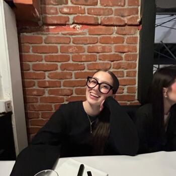 Babysitter in Enval: Chiara