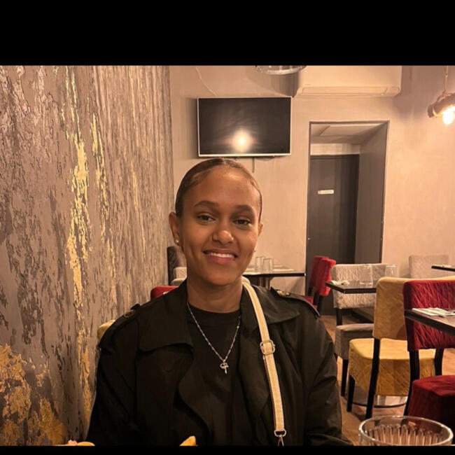 Babysitter in Le Mée-sur-Seine: Bana