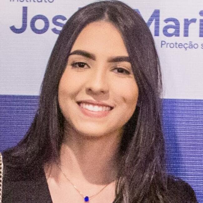 Babysitter in Vitória da Conquista: Larissa