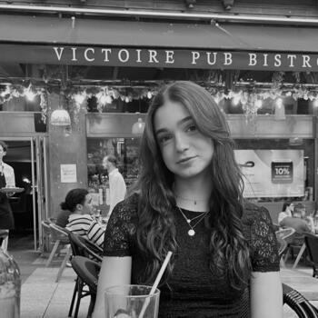 Babysitter in Clermont-Ferrand: Fleur