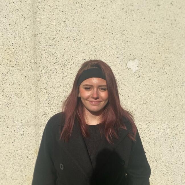 Babysitter in Morestel: Louna