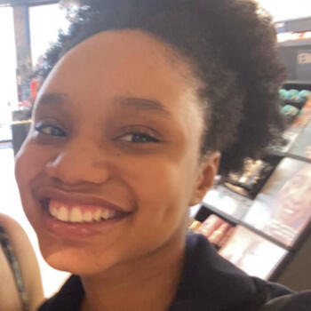 Babysitter in Athens: Grace