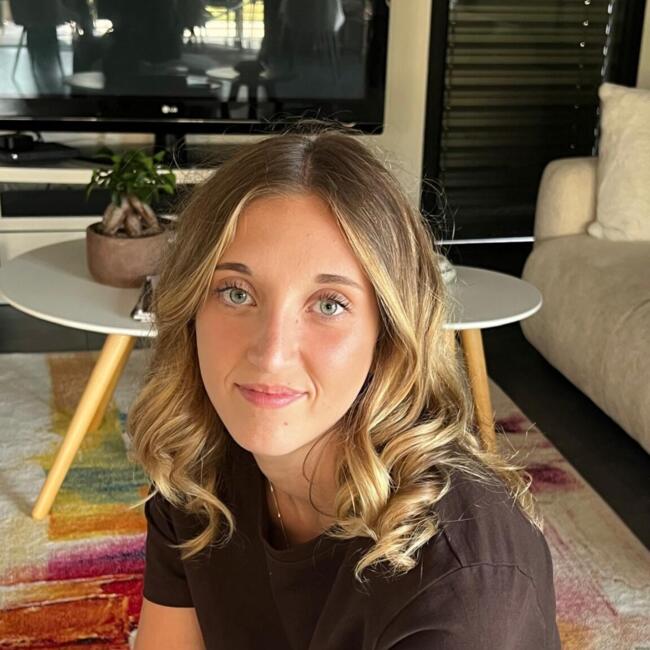Babysitter in Myans: Lea