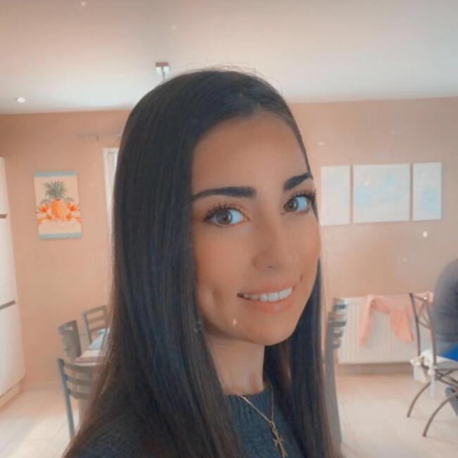 Babysitter in Meyzieux: Laura