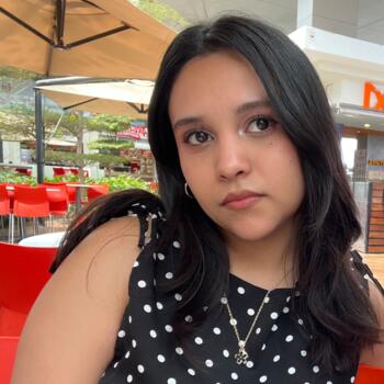 Babysitter in Palmdale: Ariana