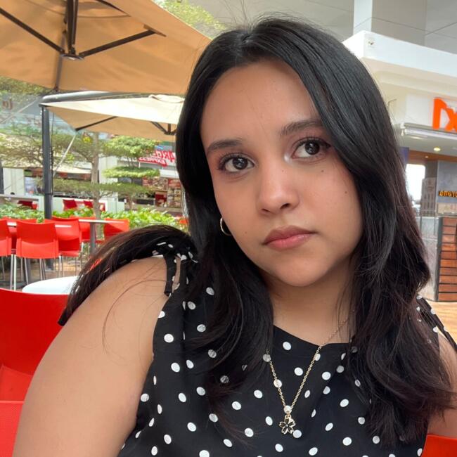 Babysitter in Palmdale: Ariana