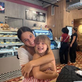 Babysitter in Panama City: Leah