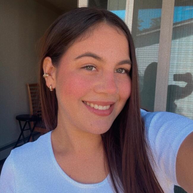 Babysitter in Chicago: Alejandra