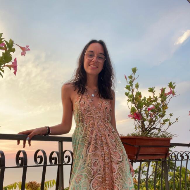 Babysitter in Le Petit-Quevilly: Jade