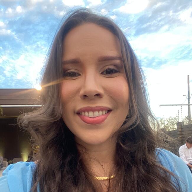 Emprego de babá em Cuiabá: Mayara