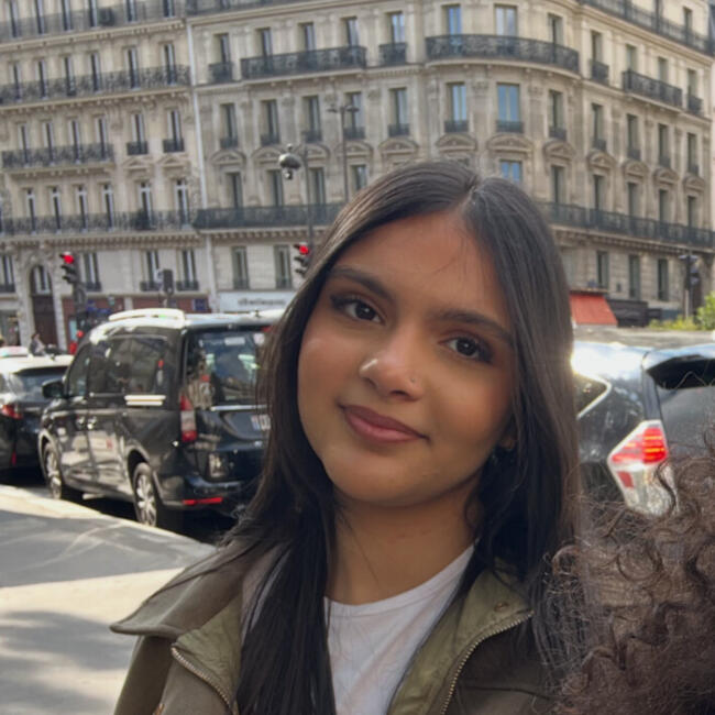 Babysitter in Clamart: Nour