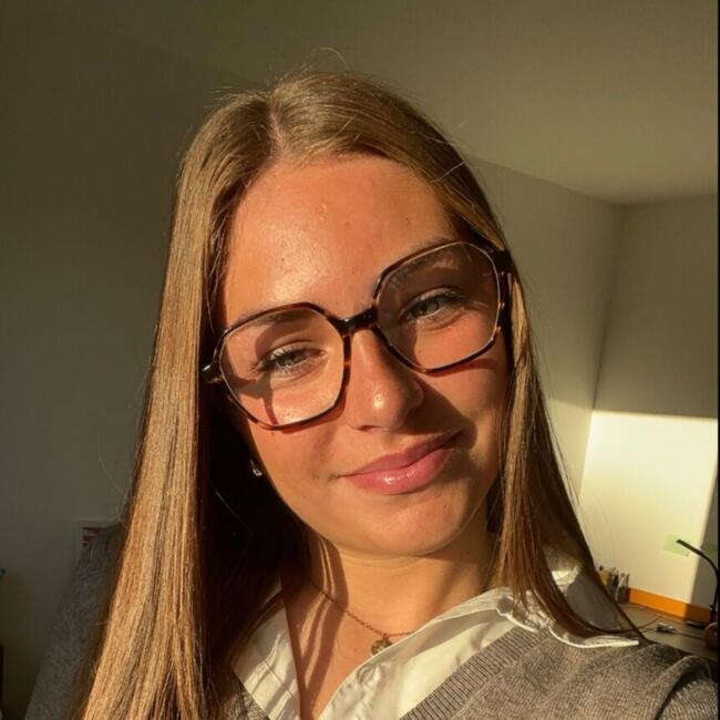 Babysitter in Verrie: Daylia