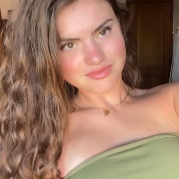 Baby-sitter in Tourcoing: Melyana
