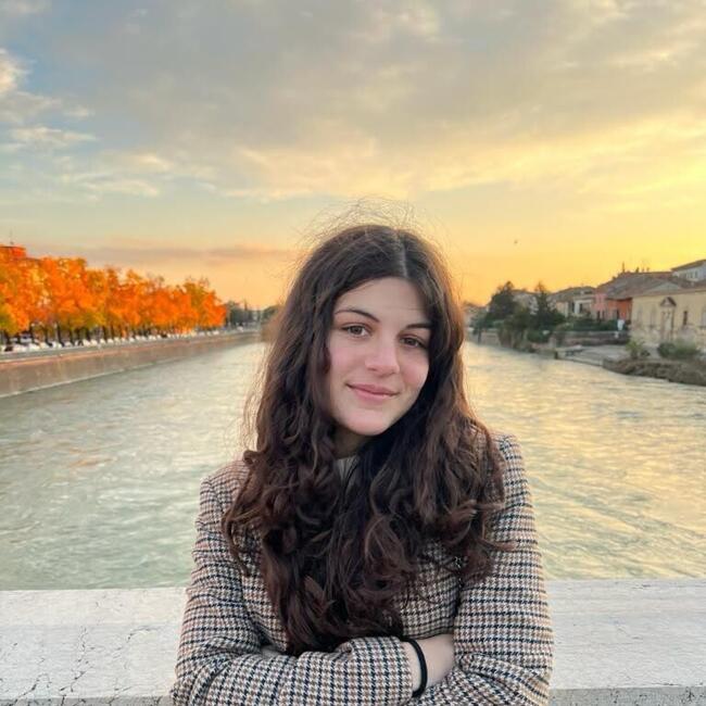 Babysitter in Sale Marasino: Arianna