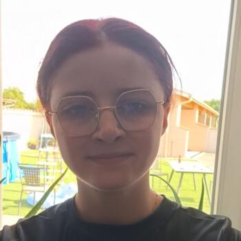 Babysitter in Sainte-Agathe-la-Bouteresse: Lara