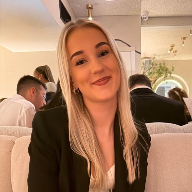 Babysitter in Lunteren: Julia