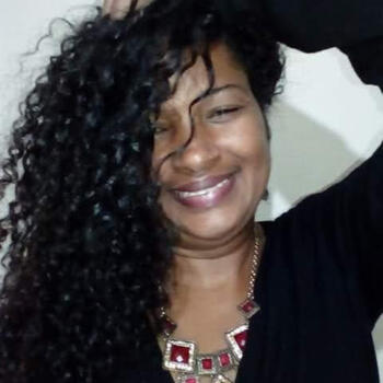 Babysitter Queimados: Joselea