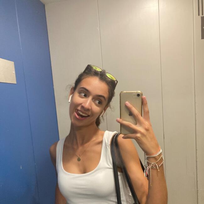 Babysitter in Almada: Manon