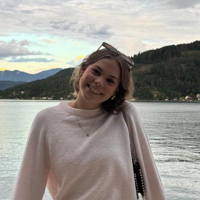 Babysitter in Brunn an der Schneebergbahn: Nina