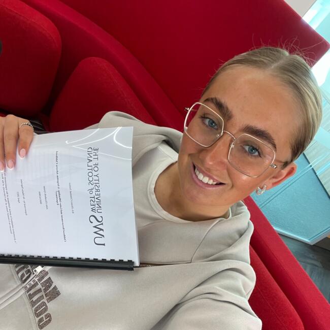 Babysitter in Clydebank: Abbi