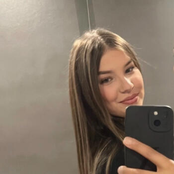 Babysitter in Nouzonville: Kahina