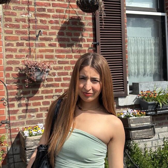 Babysitter in Meudon: Kenza