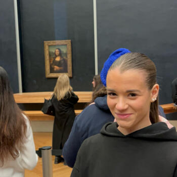 位于塞纳河畔阿涅勒的临时保姆: Lisa