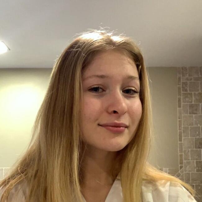 Babysitter in Leuze: Louise