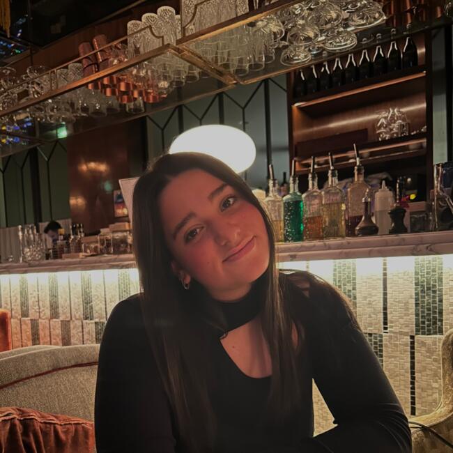 Babysitter in Paris: Ambre