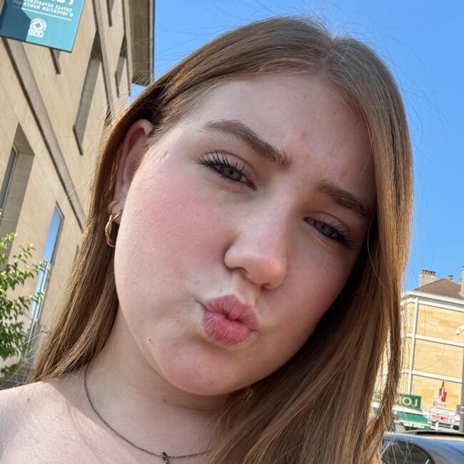 Babysitter in Beauvais: Emy