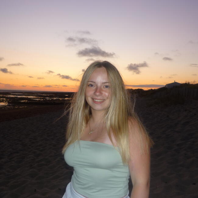 Babysitter in Chaniers: Tia