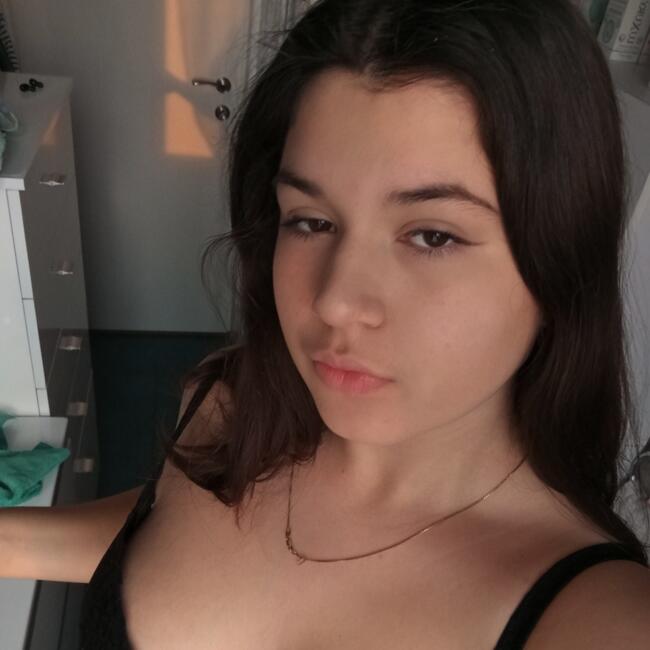 Babysitter a Carnate: Dana