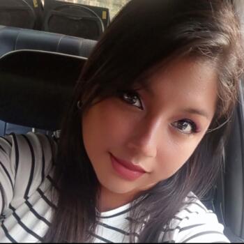 拉巴斯的保母: Celina