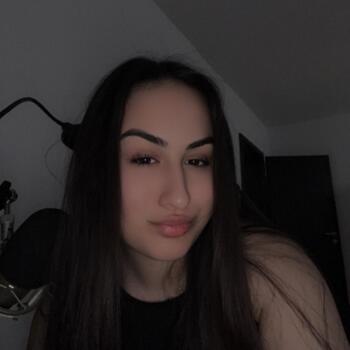 Babysitter in Sânpetru: Roxana