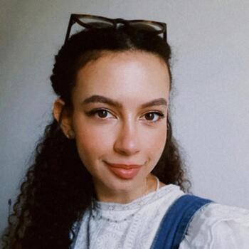 Babysitter in Champs-sur-Marne: Sara