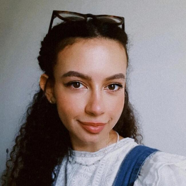 Babysitter in Champs-sur-Marne: Sara