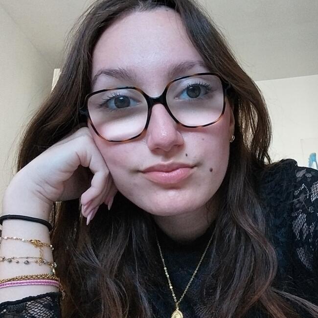 Babysitter in Saint-Chaptes: Nora