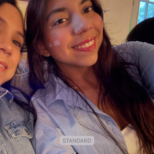 Babysitter in Hillside: Valentina