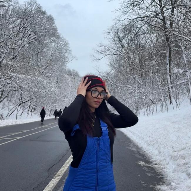 Babysitter in New York: Douniya