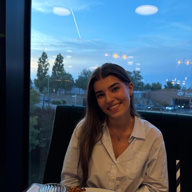 Babysitter in Vélizy-Villacoublay: Inès