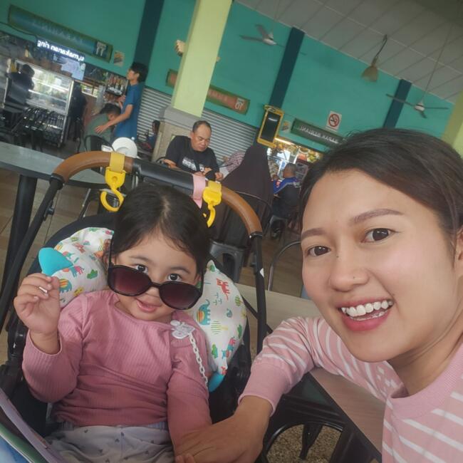 Babysitting job in Singapore Island: Lynn