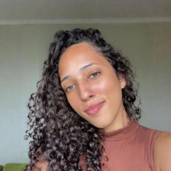 Babá Brasília: Ana Caroline