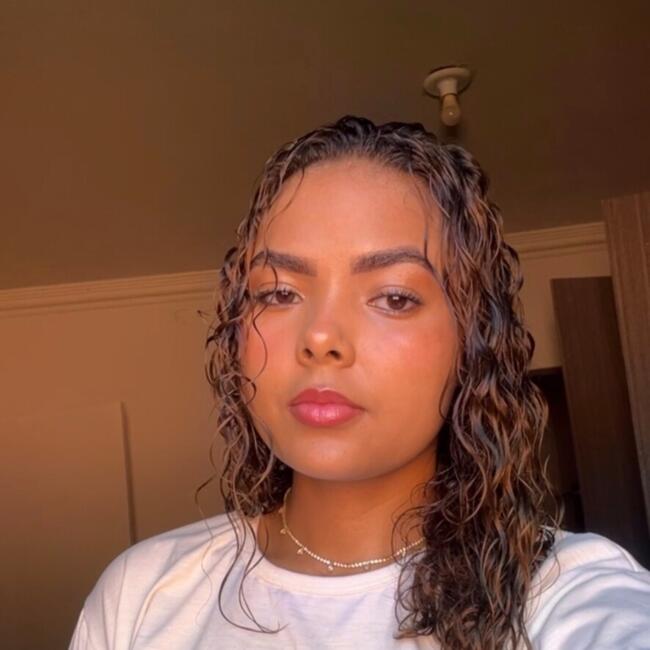 Babá em Dourados: Mirella