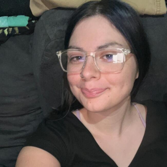 Babysitter in Connersville: Naomi