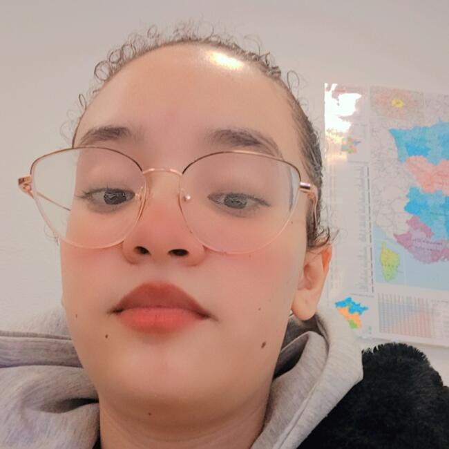 Babysitter in Paris: Khadija
