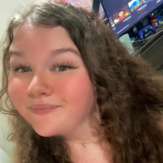 Babysitter in Chatsworth Lake Manor: Samantha