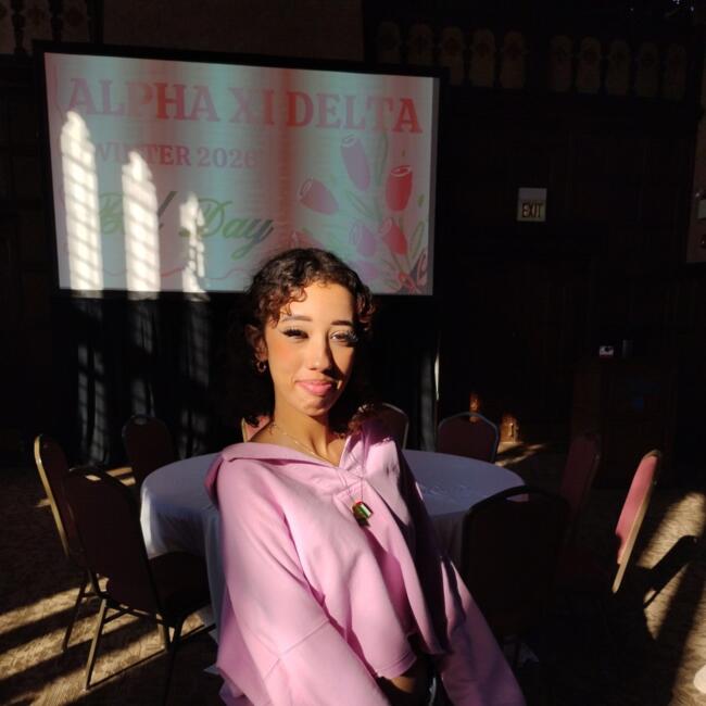 Babysitter in Chicago: Amira