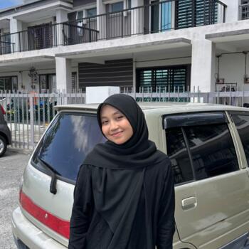 Sungai Buloh的保母: Alia