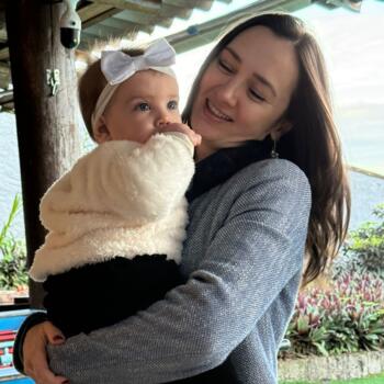 Emprego de babá em Blumenau: emprego de babá Thais