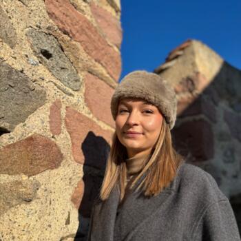 Babysitter in Brest: Coline